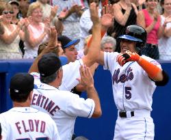Shinjo hits 2-run homer against Phillies